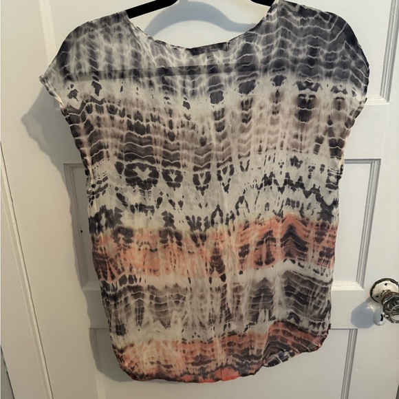 Red Haute beautiful blouse! - Picture 4 of 5